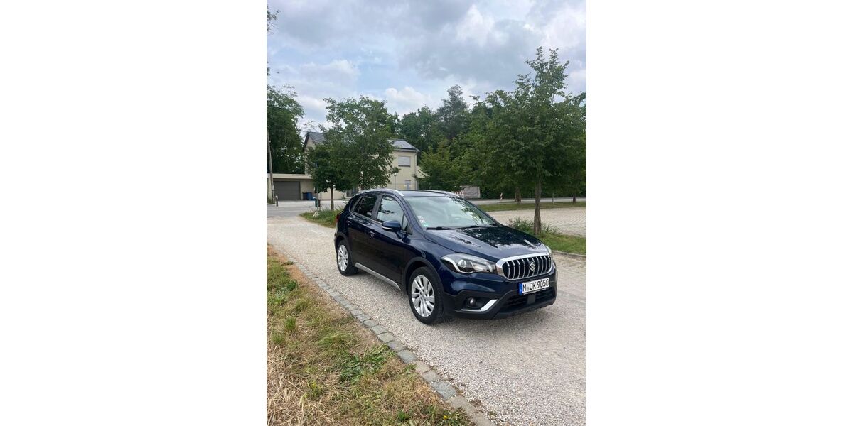 Suzuki (SX4) S-Cross 108.000 km 12.500 &euro; München 81735