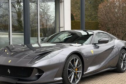 Ferrari 812 4.350 km 459.900 &euro; Grünwald 82031