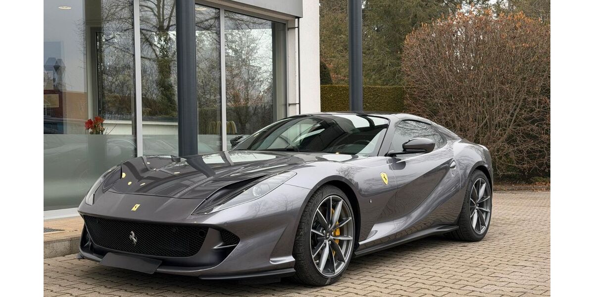 Ferrari 812 4.350 km 459.900 &euro; Grünwald 82031