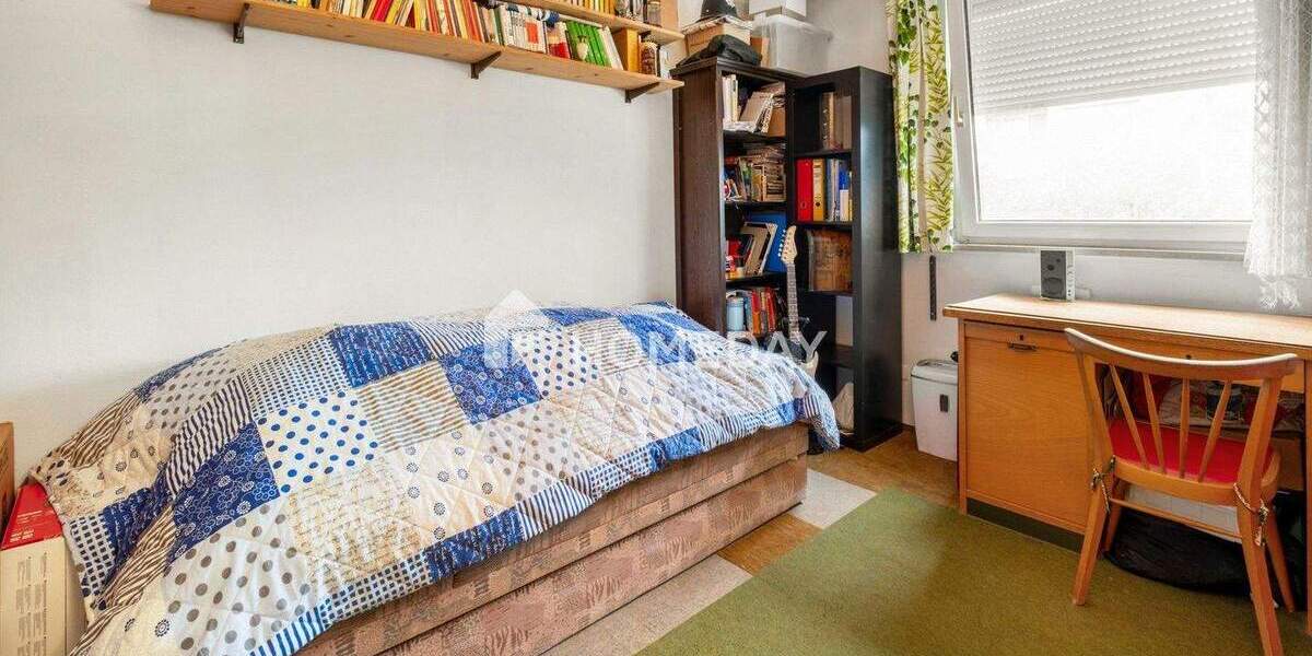 4-Zimmer-Wohnung mit sonniger Loggia auf Erbpachtgrund - ruhig, gepflegt und gut geschnitten 4 zimmer