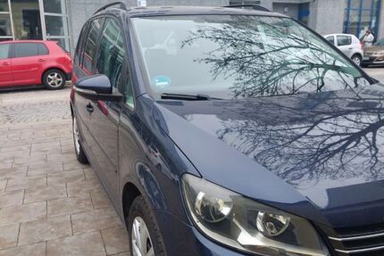 VW Touran 157.900 km 5.999 &euro; München 81737