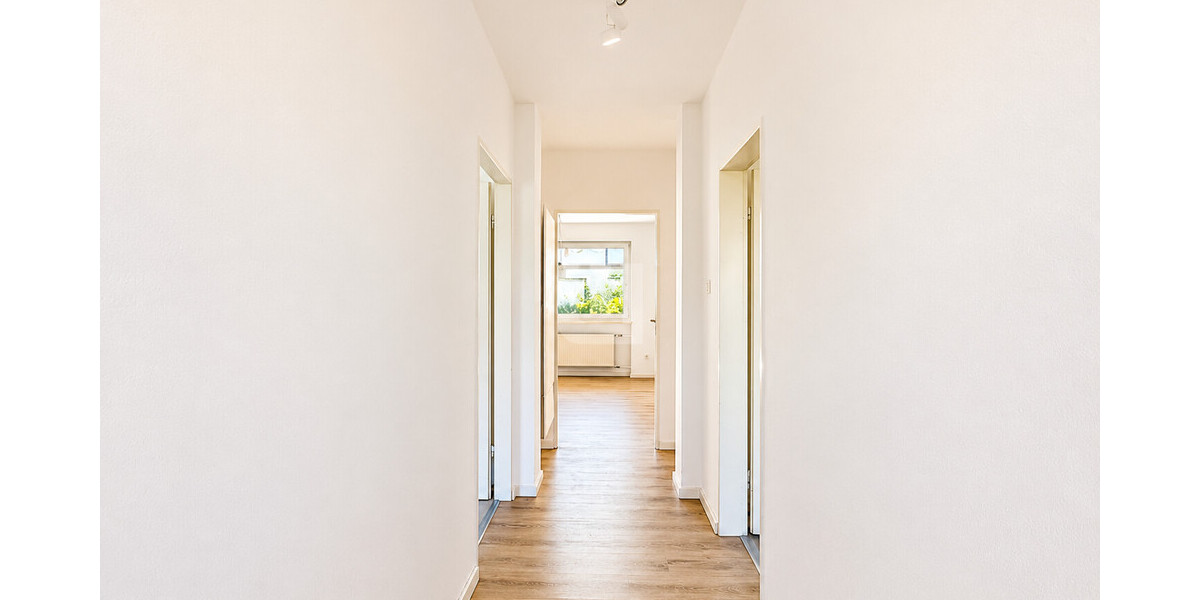 WINDISCH – Ideal für die große Familie – Großes Reihenhaus mit zwei separaten Wohnbereichen - frei! - Reihenmittelhaus Eichenau | Angebot:27329637