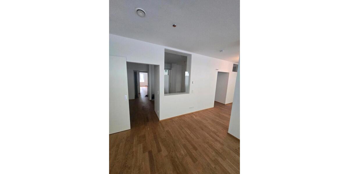 Erdgeschoßwohnung München Bogenhausen - 2.5 Zimmer, 116 m&sup2;, 2.238&euro; | Angebot:26525664