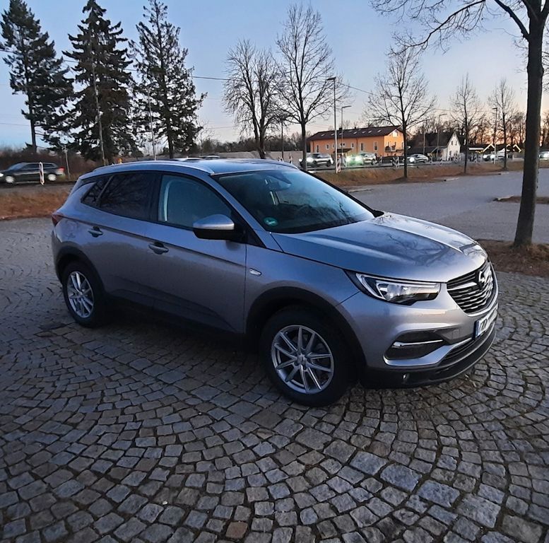 Opel Grandland (X) 95.699 km 11.900 € München 81827