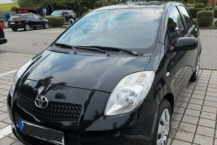 Toyota Yaris 187.000 km 2.700 &euro; München 81547