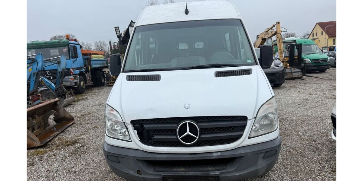 Mercedes-Benz Sprinter 332.000 km 7.999 &euro; München 81245