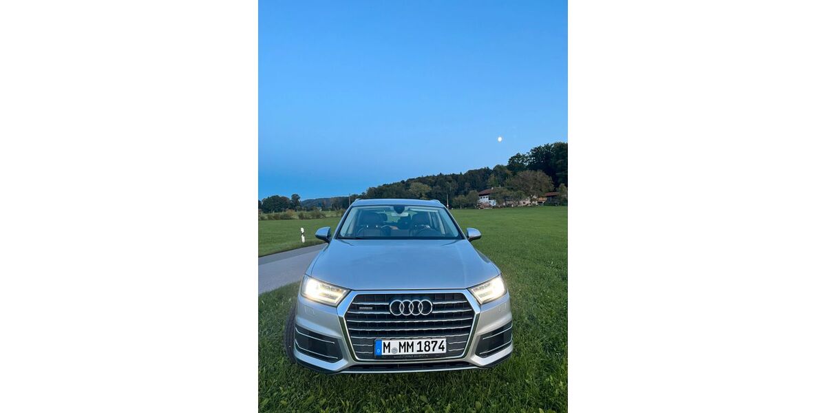 Audi Q7 153.000 km 29.900 &euro; München 81829
