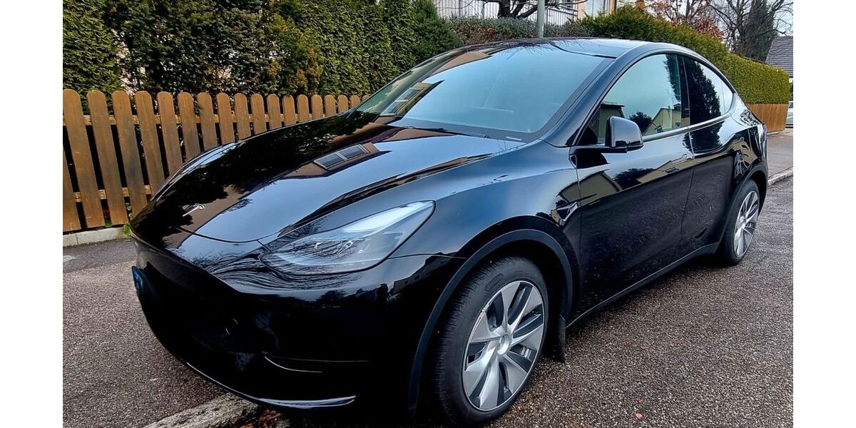 Tesla Model Y 53.500 km 32.500 &euro; München 81649