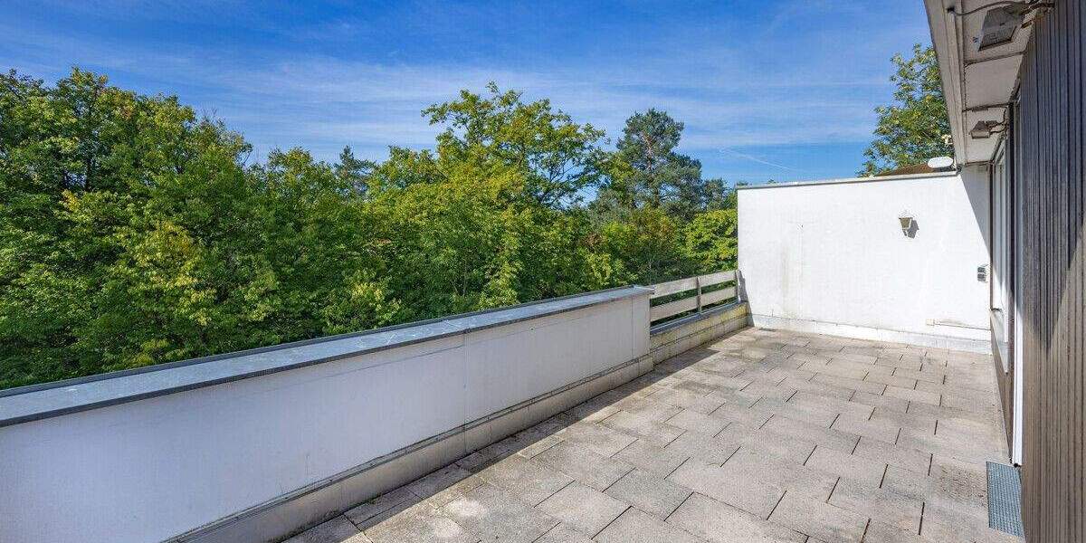 BEZUGSFREIE 3-ZI.-DACHTERRASSEN-WOHNUNG MIT STELLPLATZ IN GRÄFELFING 3 zimmer