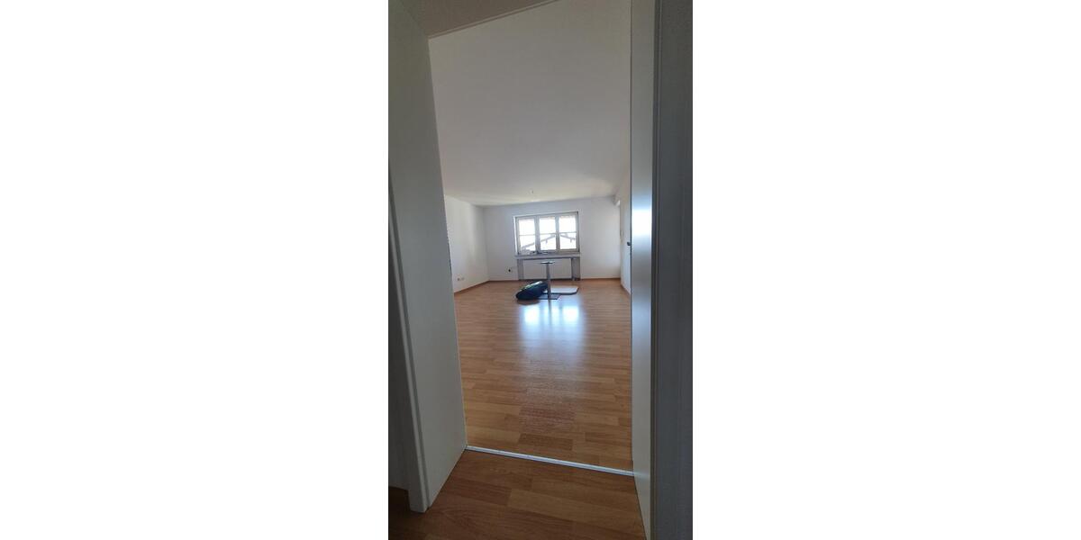 Etagenwohnung Holzkirchen - 3 Zimmer, 84 m&sup2;, 1.100&euro; | Angebot:25639208