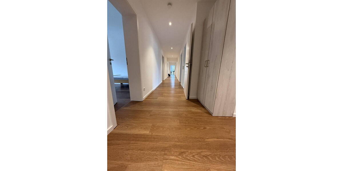 Etagenwohnung Ottobrunn - 6 Zimmer, 200 m&sup2;, 2.900&euro; | Angebot:26846684
