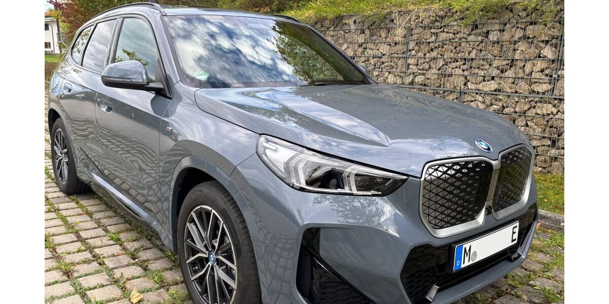 BMW iX1 4.968 km 49.500 &euro; Kirchheim b. München 85551