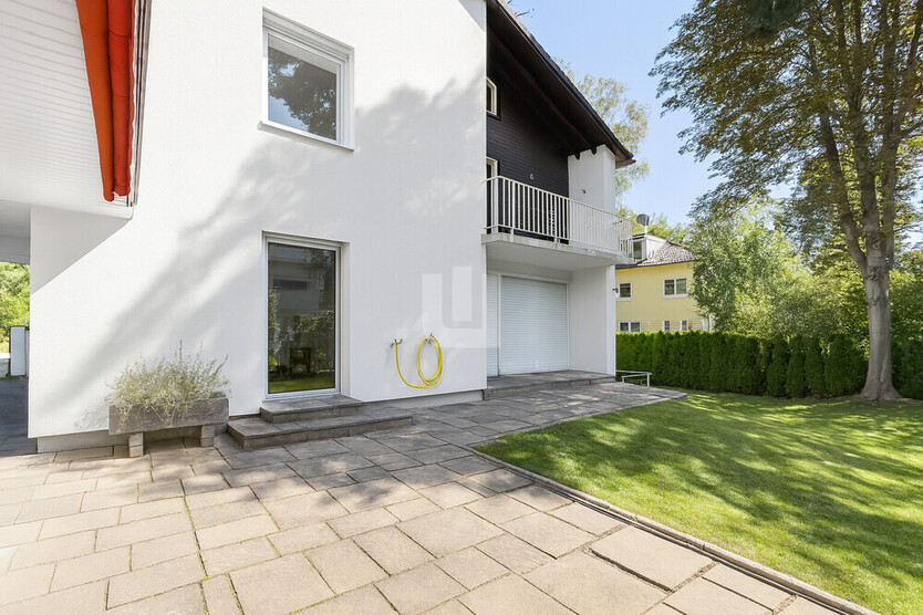 WINDISCH - Modern renovierte DHH für eine große Familie in ruhiger Lage von Gröbenzell-Süd