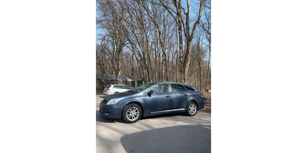 Toyota Avensis 201.000 km 4.700 &euro; München 80997