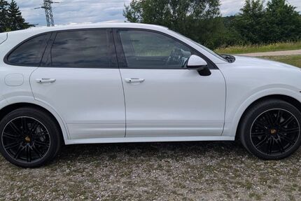 Porsche Cayenne 202.000 km 22.800 &euro; München 81245