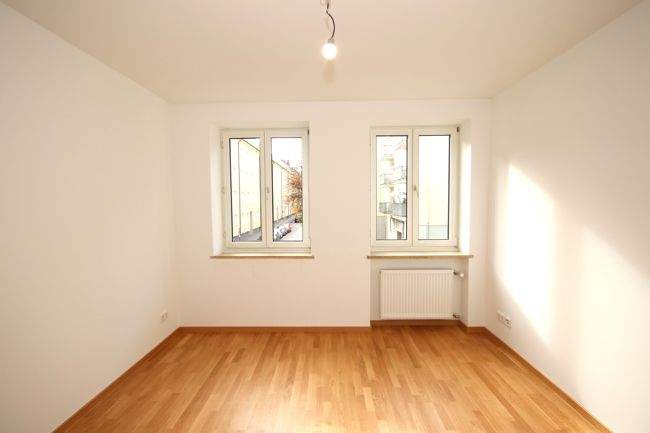 Sonnige, vollkommen neu renovierte 4-Zimmer Wohnung mit Südloggia in Neuhausen 4 zimmer