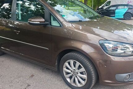VW Touran 106.500 km 10.990 &euro; Fürstenfeldbruck 82256