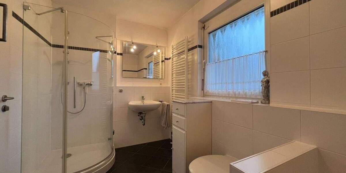 Hochwertige Doppelhaushälfte in Top-Lage mit Pool 5 zimmer