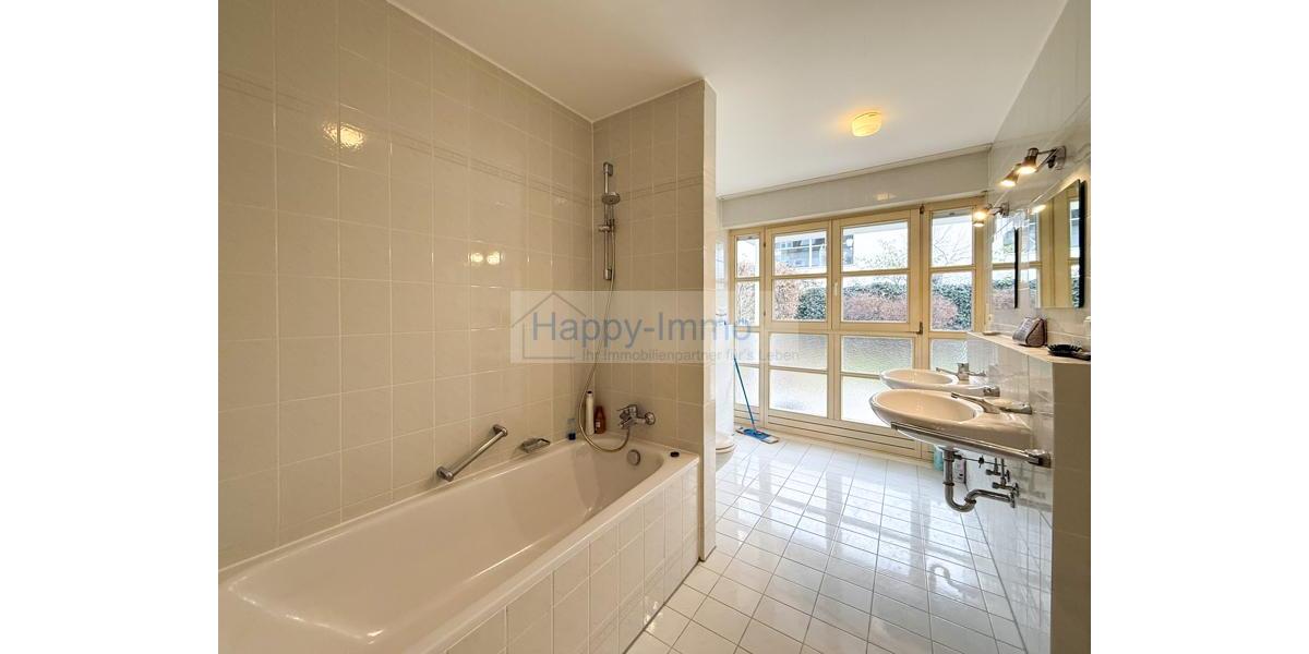 270 qm eigener Garten 2 Terrassen 2 Zimmerwhg EBK Duplex TG unten 2 zimmer