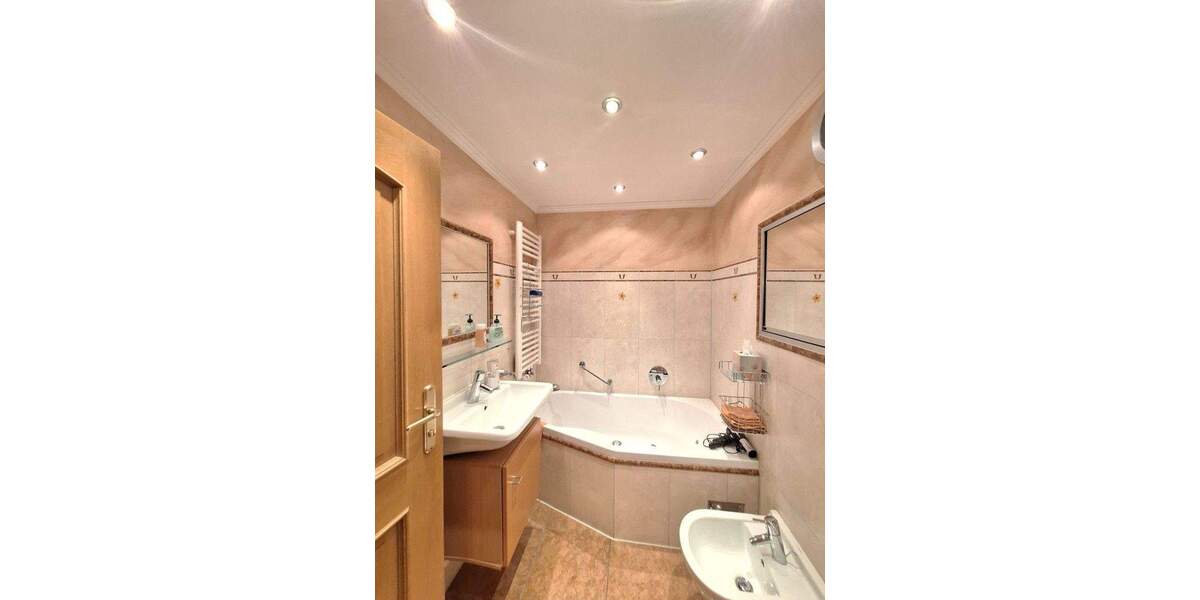Mehrfamilienhaus, Wohnhaus Neufahrn Mintraching-Grüneck - 8 Zimmer, 224 m&sup2;, 1.150.000&euro; | Angebot:25662507