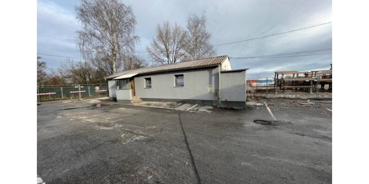 Gewerbliches Grundstück 1.138 m² | umzäunt | Halle & Hoffläche zimmer