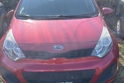 Kia Rio 160.000 km 2.750 &euro; München 85551