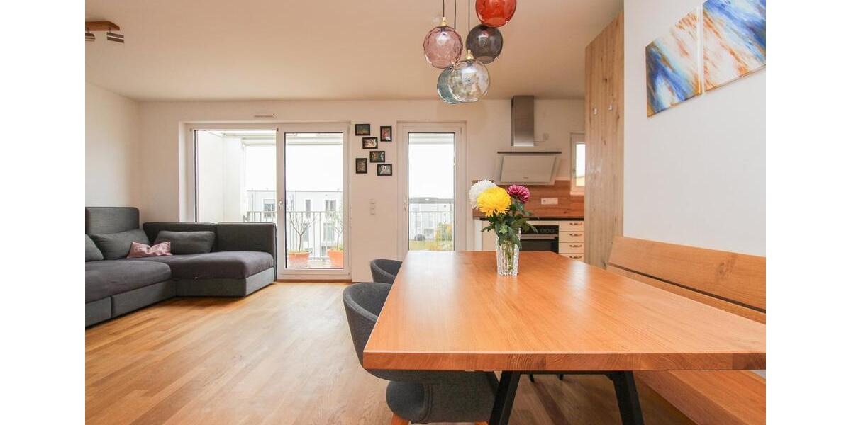 Lichtdurchflutete, moderne 4-Zimmer Wohnung mit großem Balkon 4 zimmer