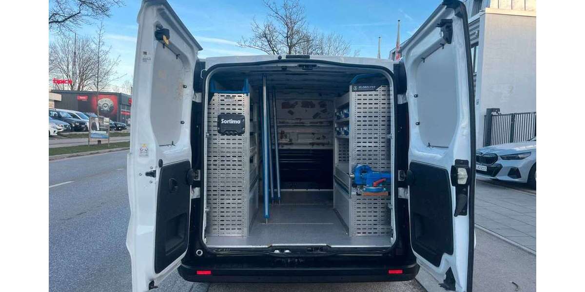 Opel Vivaro 56.125 km 16.899 &euro; München 81825