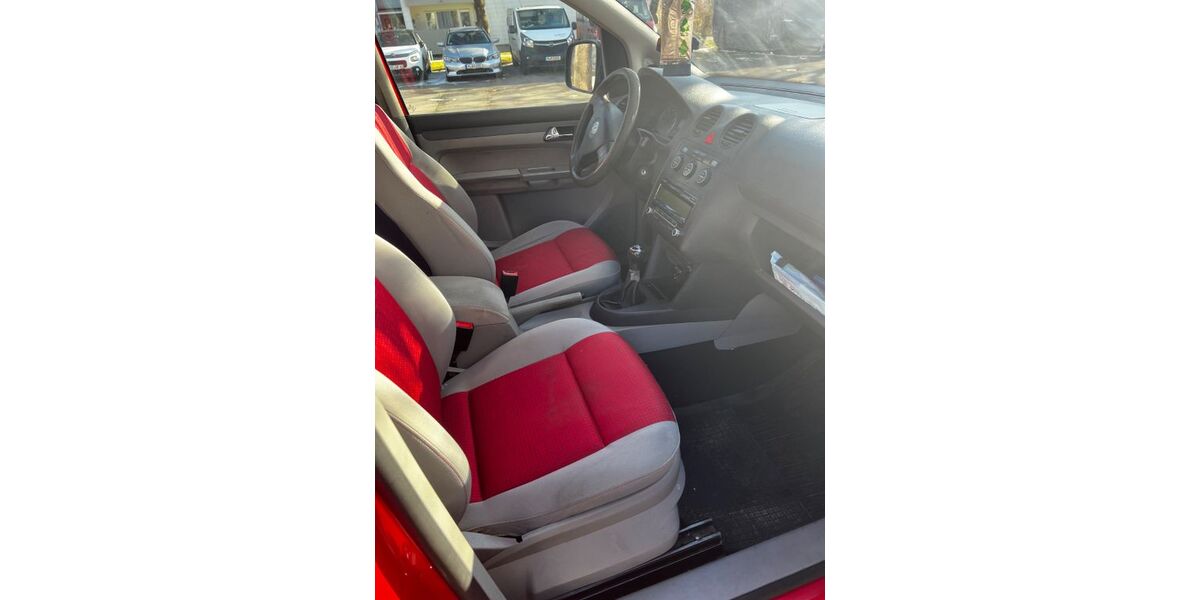 VW Caddy 302.000 km 3.200 &euro; München 81925