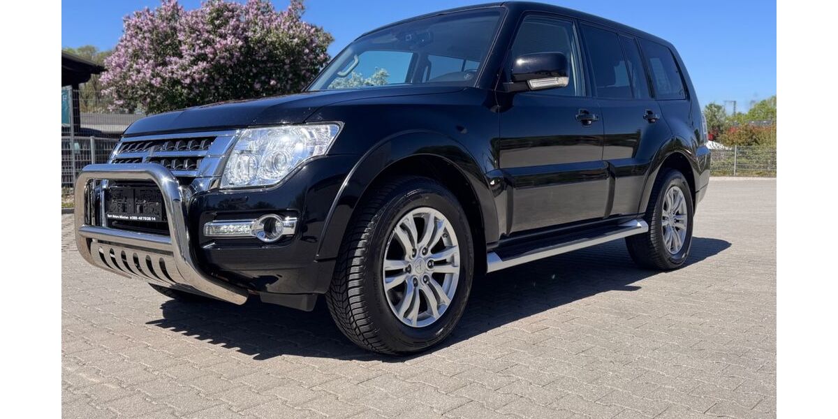 Mitsubishi Pajero 249.000 km 19.800 &euro; München 81825