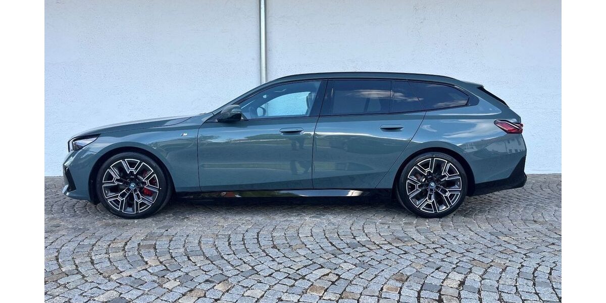 BMW i5 4.464 km 60.590 &euro; München 81245