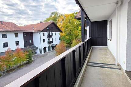 Großzügige 3-Zimmerwohnung mit 2 Bädern und terassenähnlichem Balkon.... 3 zimmer