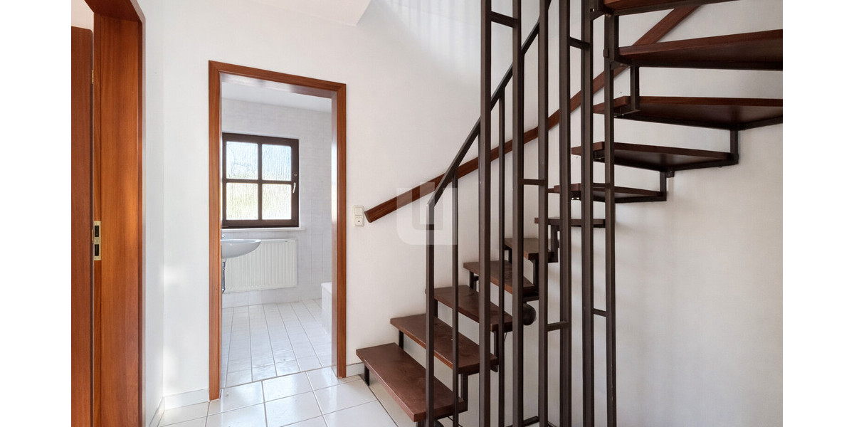 WINDISCH IMMOBILIEN - Renovierungsbedürftiges REH ideal für Familien in verkehrsberuhigter Straße - Reihenendhaus Olching | Angebot:25362370