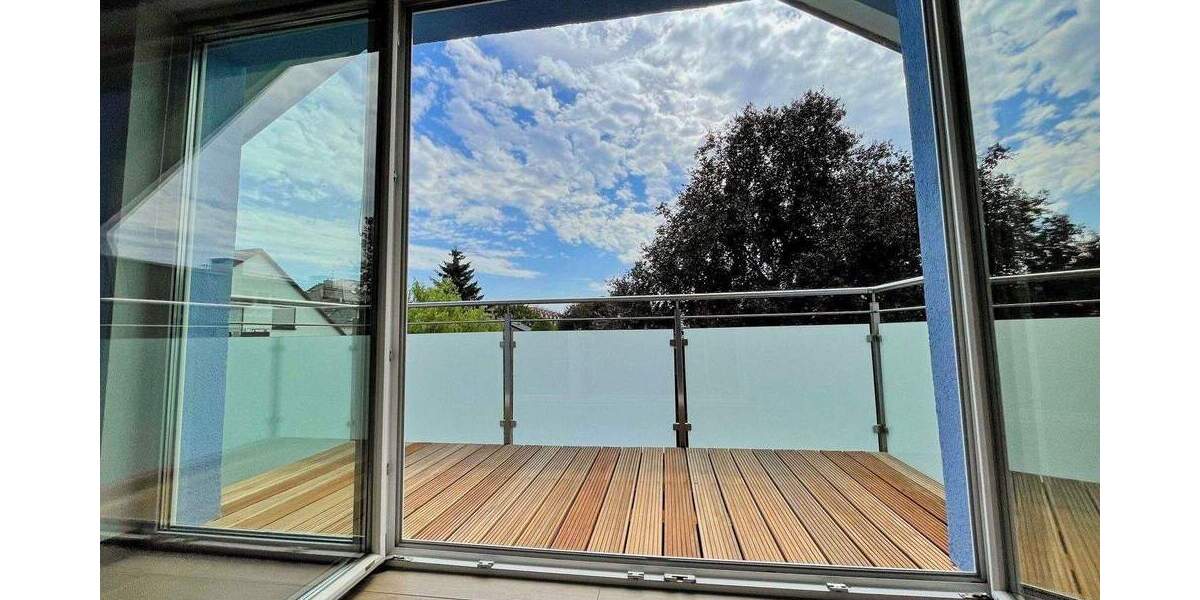 LUXUSDOMIZIL: Traumhafte, neuwertige, 2 Zi DG Whg, Südbalkon, ALLEINLAGE, EBK, U-Bahn, Energiest A+ 2 zimmer