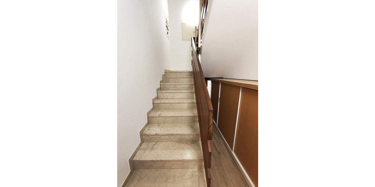 Toplage, stark renovierungsbedürftig 4 zimmer