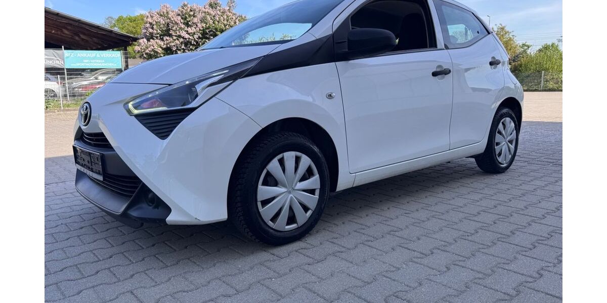 Toyota Aygo (X) 88.000 km 7.999 &euro; München 81825