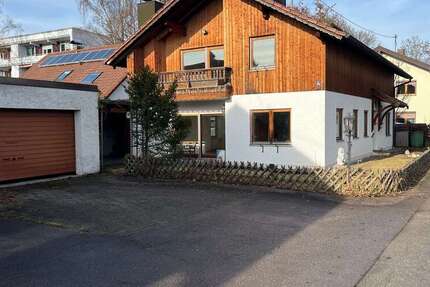 Haus zum Kaufen in Höhenkirchen-Siegertsbrunn 945.000 € 182 m² 6.5 zimmer