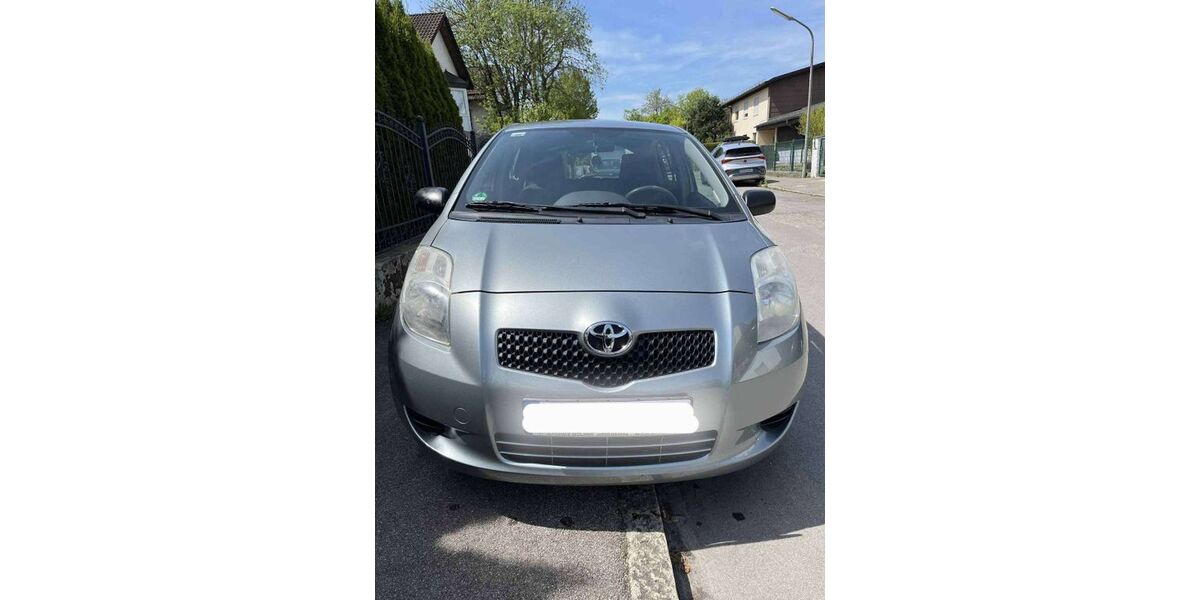 Toyota Yaris 160.000 km 2.200 &euro; München 81369
