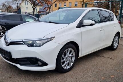 Toyota Auris 155.008 km 7.399 &euro; Fürstenfeldbruck 82256
