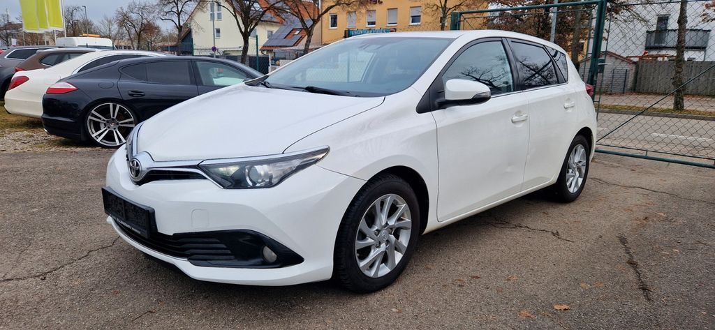 Toyota Auris 155.008 km 7.399 &euro; Fürstenfeldbruck 82256