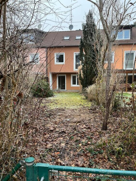 Reihenhaus mit Ausbaupotential in Bestlage
