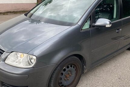 VW Touran 192.122 km 999 &euro; München 81929