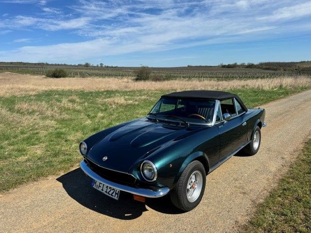 Fiat 124 Spider 15.300 km 15.400 &euro; München 80333