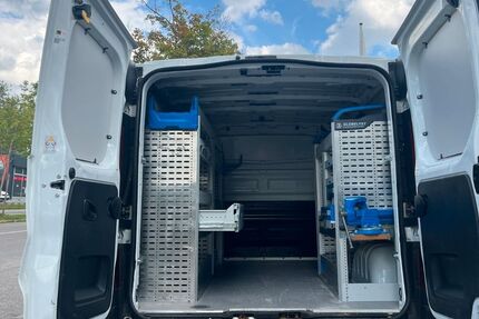 Opel Vivaro 74.000 km 15.490 &euro; München 81825