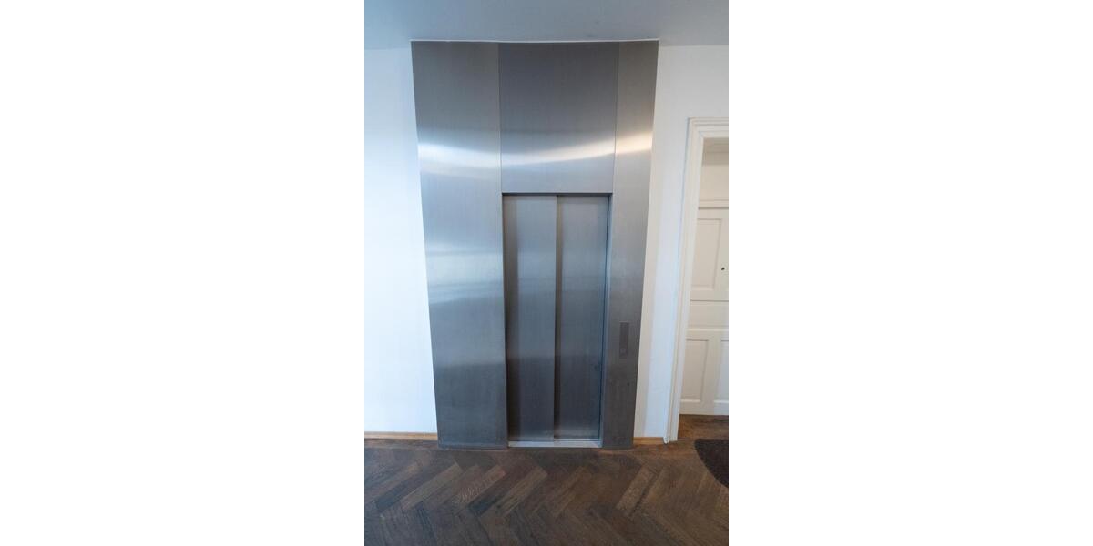 Altbauwohnung am Harras mit Balkon - 3,5 Zimmer 3.5 zimmer