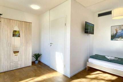 Renoviertes WG-ZIMMER (15 qm) in Wohngemeinschaft ab 1.11.2025! TV, WaMa, Highspeed-Internet inkl. 1 zimmer
