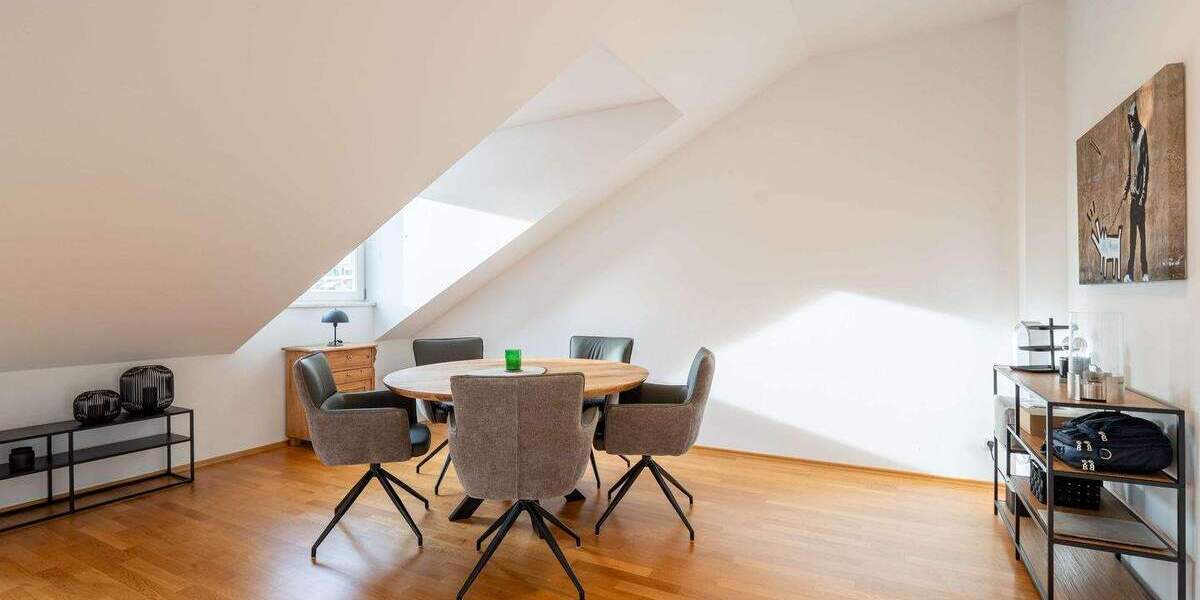 Hochwertig ausgebaute 3-Zimmer-Dachgeschosswohnung (2006) - stilvoll möbliert mit Südwest-Terrasse 3 zimmer