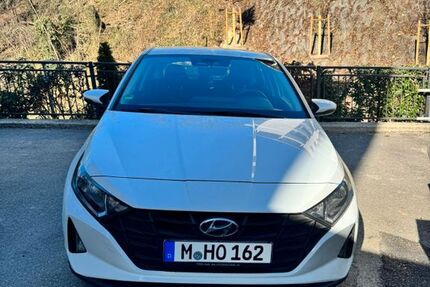 Hyundai i20 92.677 km 9.900 &euro; Grünwald 82031