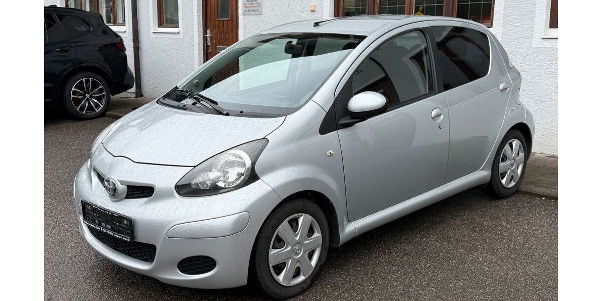 Toyota Aygo (X) 80.000 km 5.990 &euro; München 81479