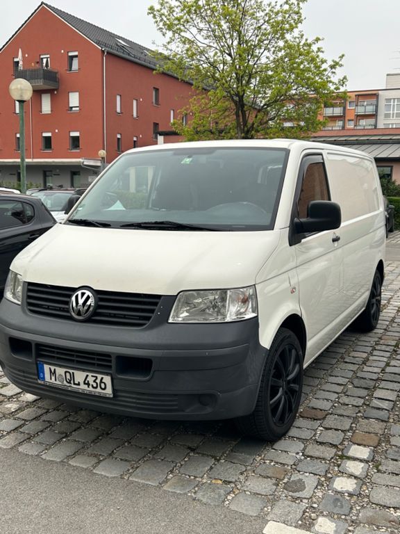 VW T5 Transporter 198.500 km 9.999 € München 80639